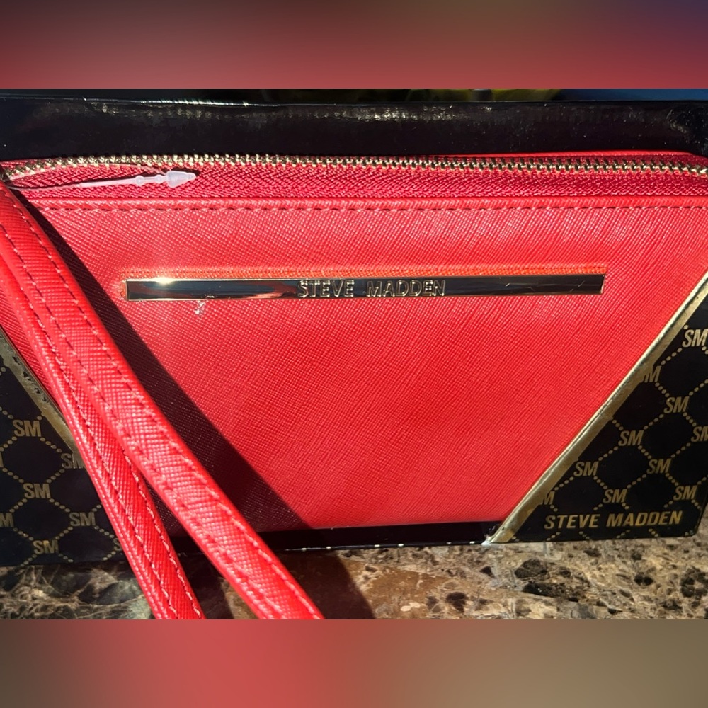 Red Sleek Boxed Wallet